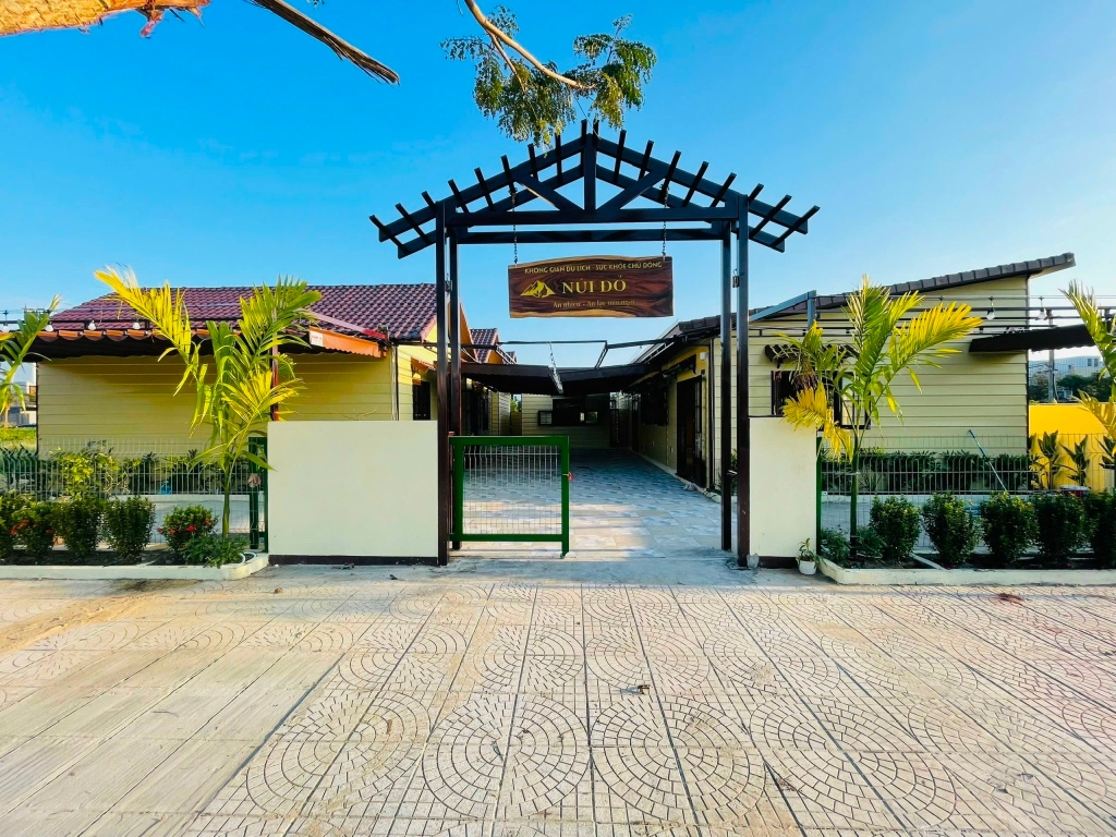 Red Mountain exterior, Da Nang