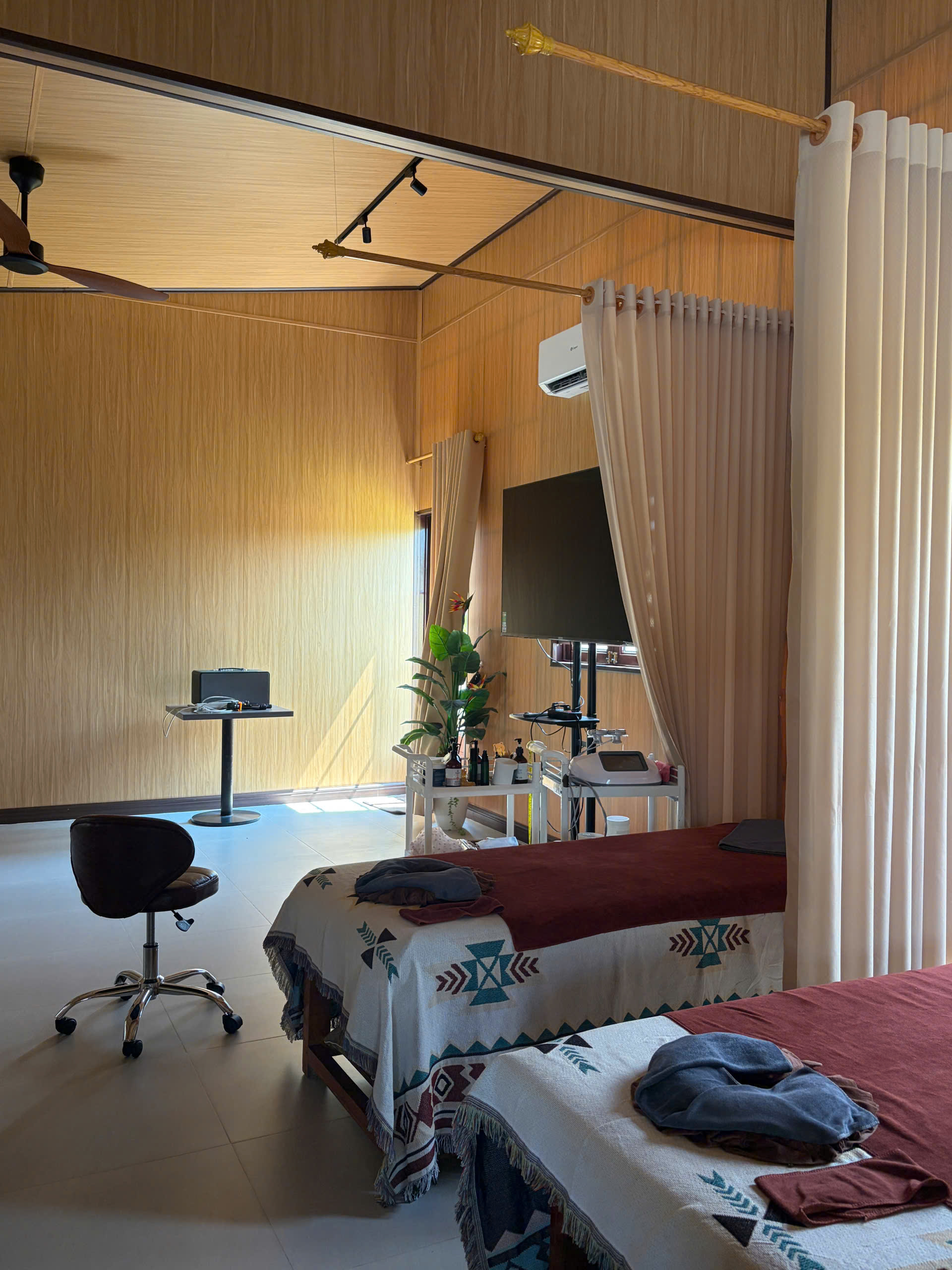 Red Mountain lifestyle 2